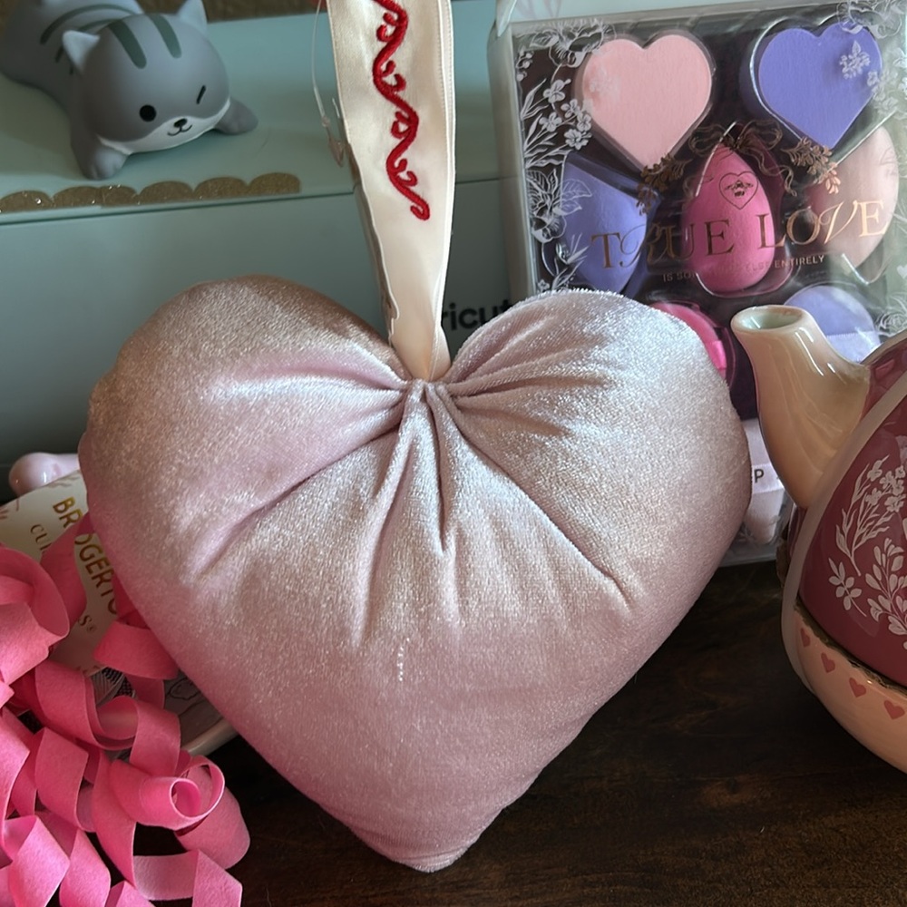 🫖Bridgerton Bundle Giftset Teapot Tea For One Set pillow sponge curls 🎀 - Picture 7 of 8